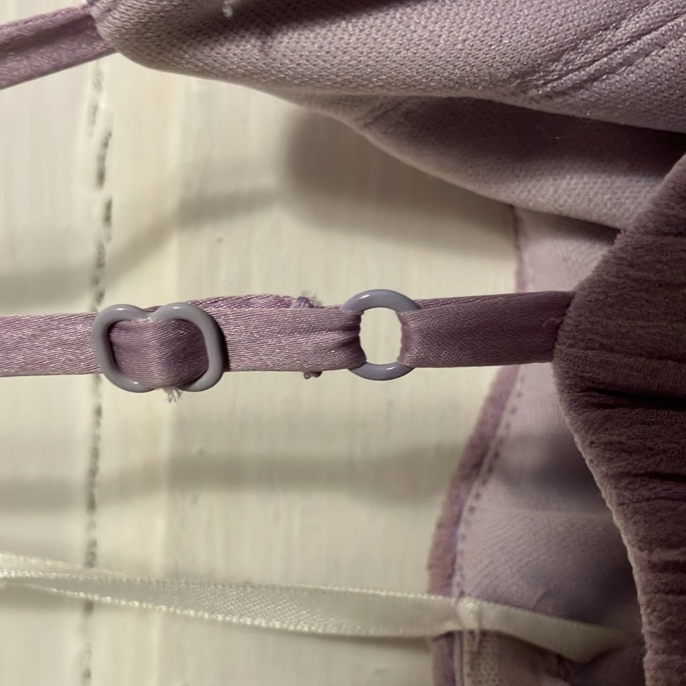 Like new ! 100% silk chiffon , lilac color dress with beaded embellishments. - Picture 10 of 15